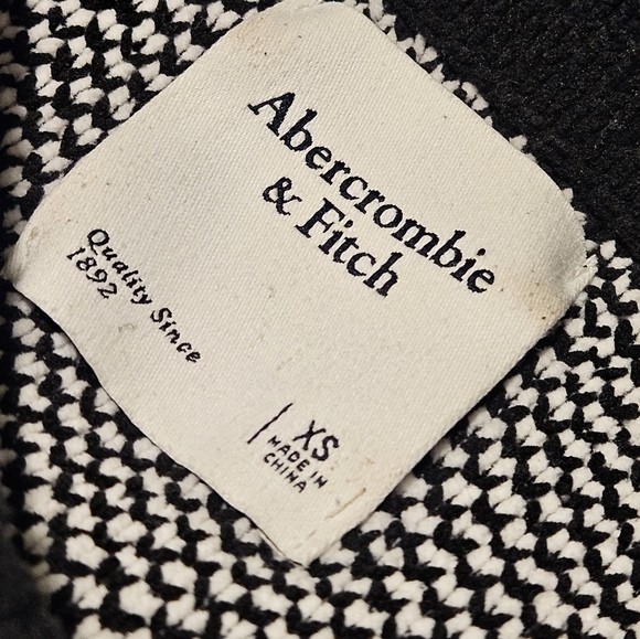 A&F Windowpane Patterned Sweater - Picture 4 of 4
